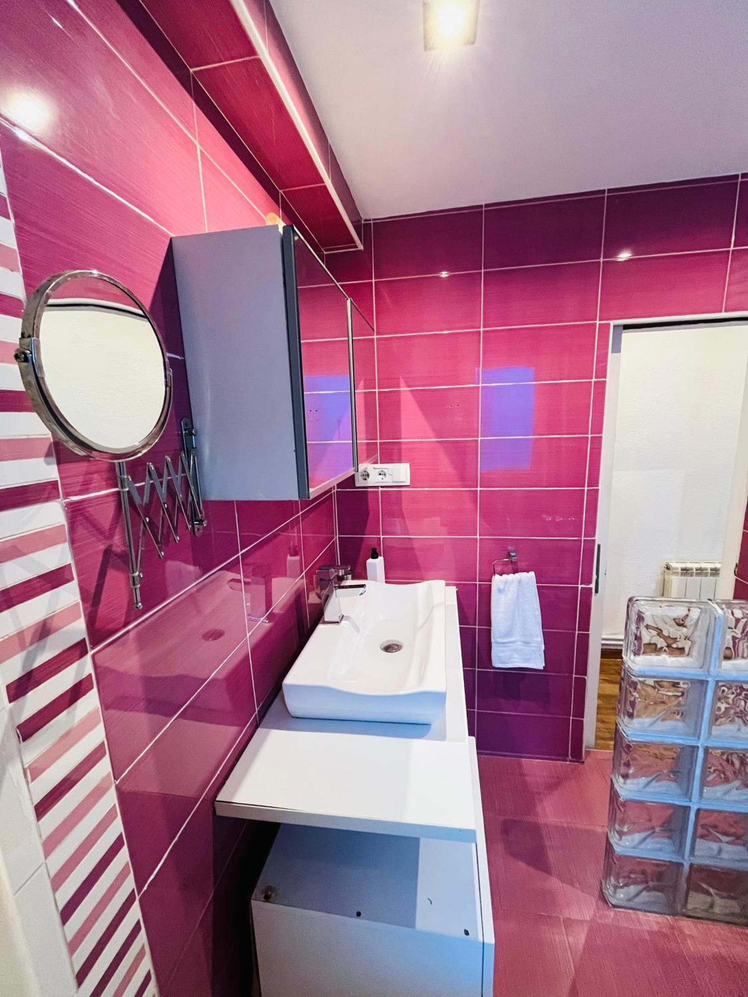 Apartamento Espacioso En By Bebalmy